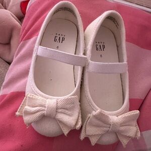 GAP Cream Bow Kids Dress Shoes